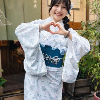 Kimono rental near Sensoji Temple Lace kimono