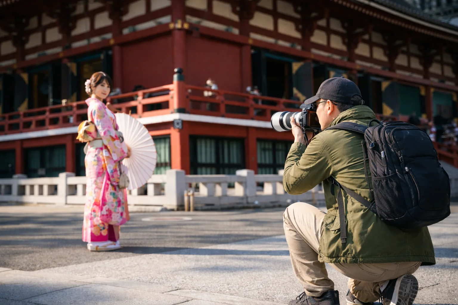 Photographer shooting a woman in kimono at Senso-ji Temple